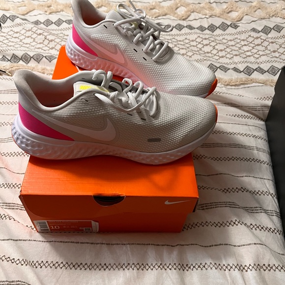 Nike - Picture 4 of 4